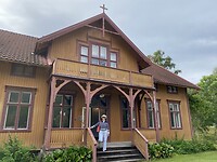 het schoolgebouw in het folkloremuseum