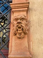 Detail van la maison des tétes