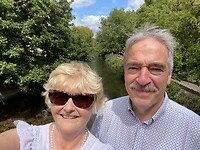 Selfie op de brug over de rivier