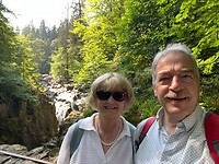 Bij de waterval