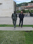 Standbeeld en Luc of Luc en standbeeld ?