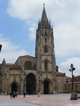 Asymmetrische kathedraal van Oviedo