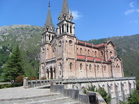 De neoromaanse basiliek
