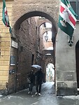 Oud straatje in Siena