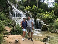 Bij de waterval