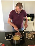 Paul maakt spaghetti