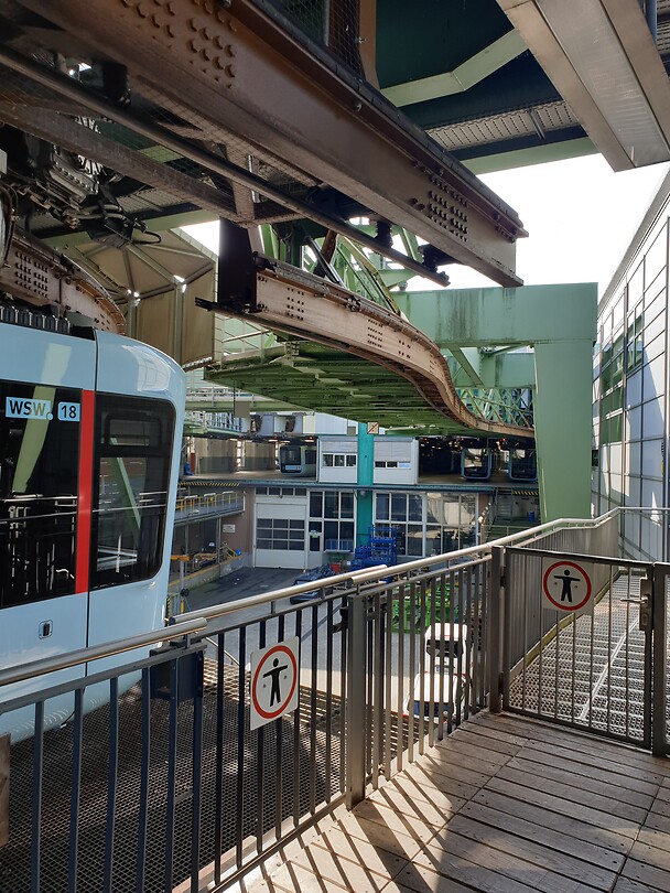 Schwebebahn