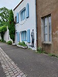 Leuk geveltje met lokale kunst