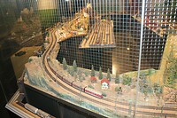 Treinbaan achter glas