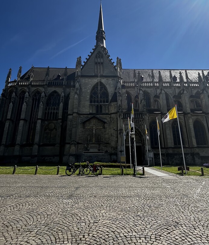 Dezelfde kerk