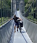 Bijna van brug geblazen