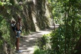 (2) mama en Pepijn wandelend A. Tasman Park
