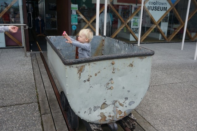 (3) Pepijn in een Kolenkar