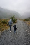 (6) 2 mokkende gezinsleden (nog maar 4.5 km te gaan)