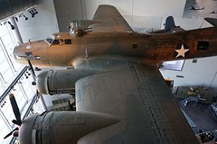 (12) Vliegend fort