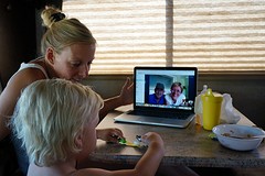 (13) Skypen met Opa en Pitty