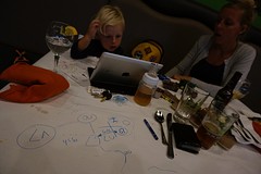 (13) plannen uittekenen bij de eettafel