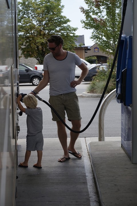(15) we tanken te veel...