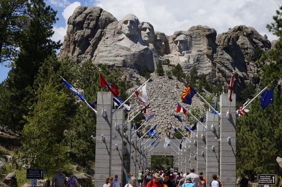 (15) Mount Rushmore