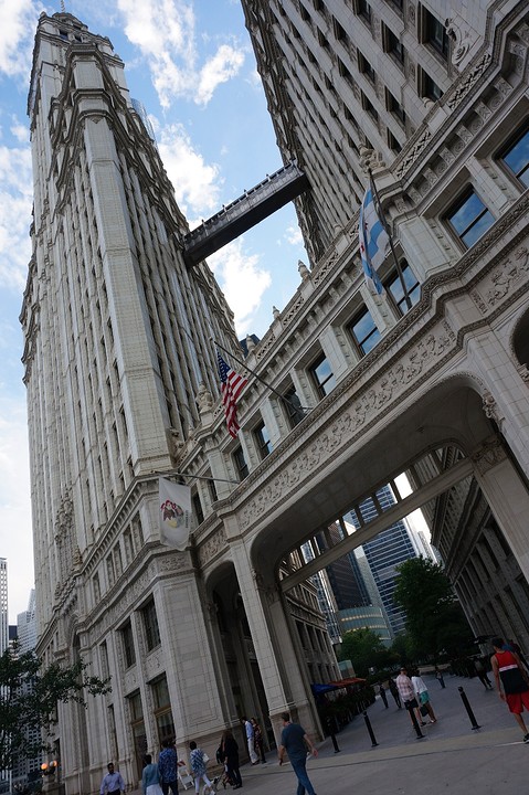 (16) Chicago
