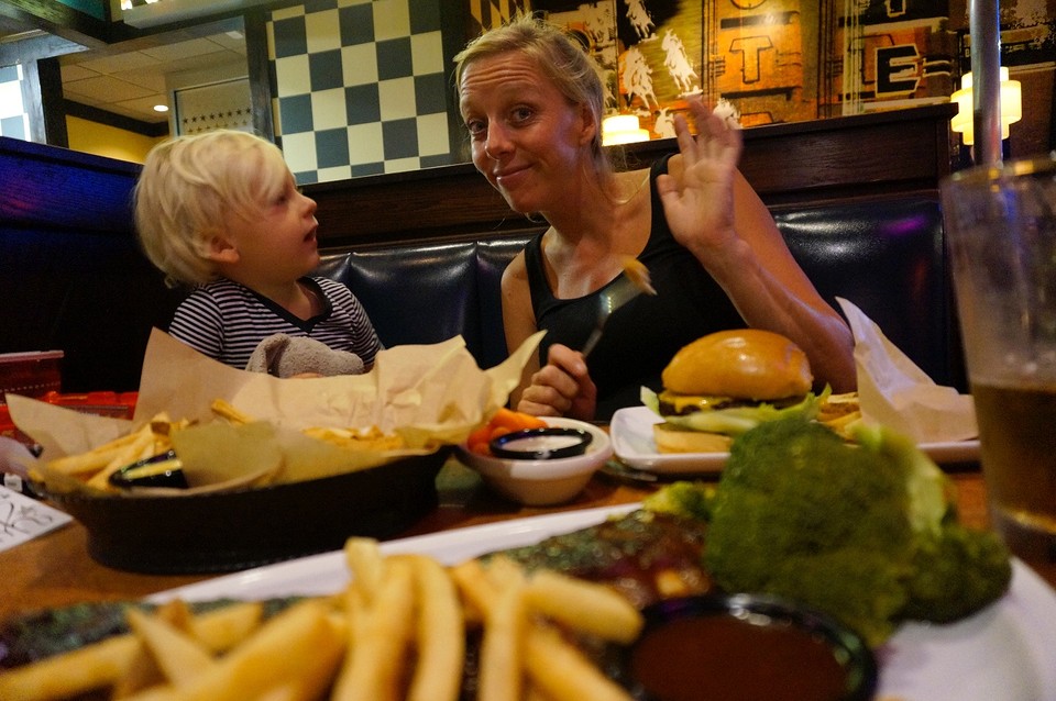 (16) 'uit eten' in TGIF