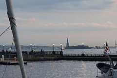 (16) Statue of Liberty in de schemering