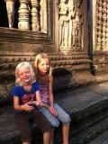 Fien en Floor bij Angkor Wat