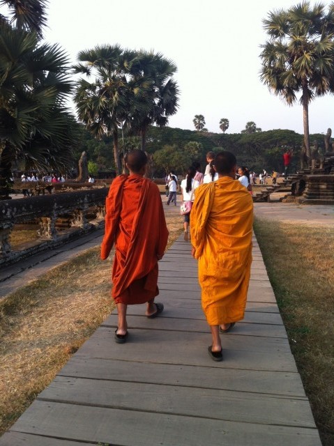 Monniken bij Angkor Wat