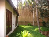 De buitentuin van de villa van Le Sen in Luang Prabang