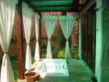 Buitendouche en jacuzzi!