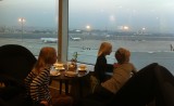 Het ontbijt om zes uur 's ochtends in het airporthotel van New Delhi