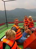 Oudhollandsch waterfietsen op Fewa Lake
