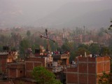 Met een grote paal wordt een soort touwtrekwedstrijd gehouden tussen twee delen van Bhaktapur