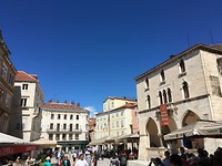Split met stralend blauwe lucht!