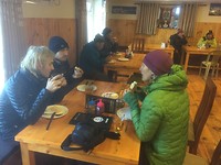 18-Ontbijt in de Sherpa Lodge