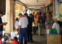 Lisa aan het shoppen in Kuching