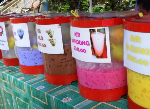 air sapjes op de markt in Serian