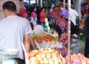 Lisa op de markt in Serian