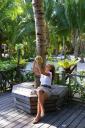 Lisa gooit meer over haar T-shirt dan in haar mond