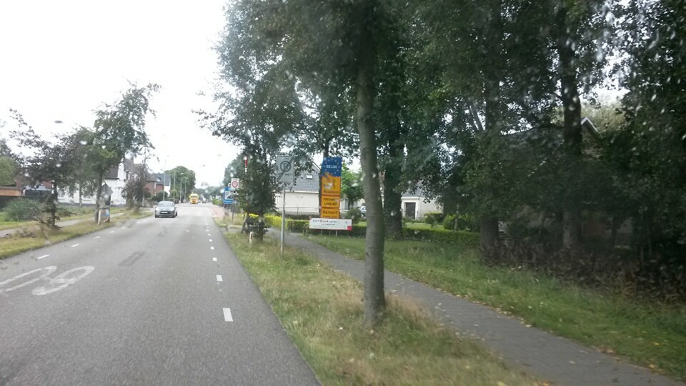 bij Budel de grens over