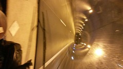 tunnels door de bergen in de pyreneeën, ja wel zijn Frankrijk uit en rijden in Spanje