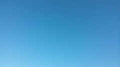 strak blauwe hemel, het wordt weer een heet dagje