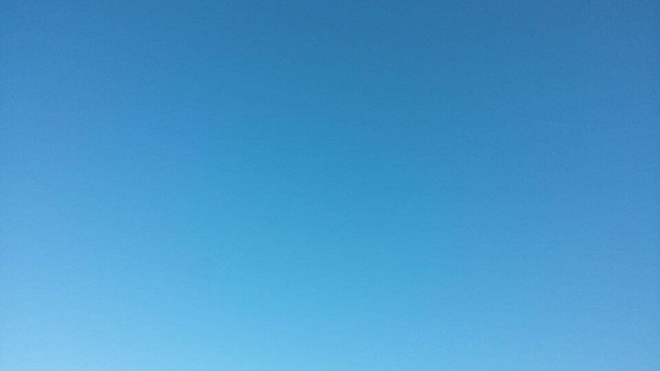 strak blauwe hemel, het wordt weer een heet dagje