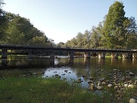Het bruggetje over de rivier