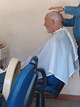 Bij de barbier, dit is pure verwennerij voor Eric