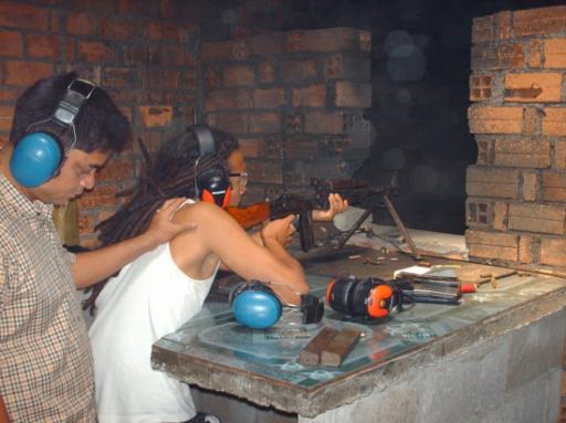 Shooting range (Pat met een legendarisch AK-47)