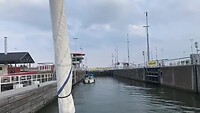 De noorder Oranjesluis in varen