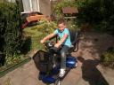 barry op oma scootmobiel