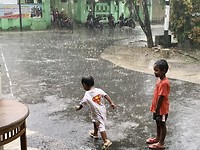Begin regentijd: feestje voor de kids