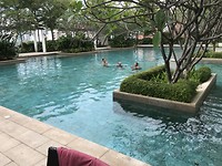 Wat een luxe! Zwembad bij Marina Straits Quay